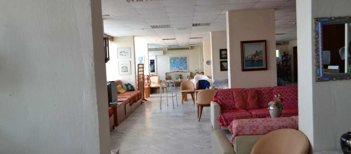 Αγγλία: Ηλικιωμένη σε οίκο ευγηρίας ζήτησε για δώρο Χριστουγέννων έναν… στρίπερ - «Ήταν φοβερό ένιωσα νέα» (φωτο)